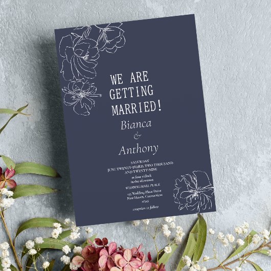 Eenvoudig donker paarse witte pioen bloemenbruilof kaart