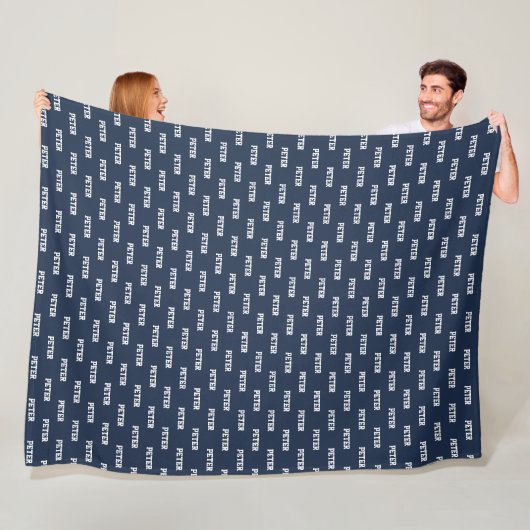Eenvoudig donkerblauw Custom Repeat Name patroon Fleece Deken (In situ)
