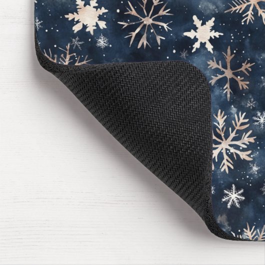 Eenvoudig donkerblauw met sneeuwvlokken muismat (Hoek)