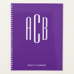 Eenvoudig drieletterig monogram Royal Paarse Planner<br><div class="desc">Een koninklijk paarse en witte eenvoudige drie letter monogram ontwerp voor haar planner. U kunt zowel het lettertype als de achtergrond wijzigen als u de voorkeur geeft aan koele heldere kleuren. Creëer uw eigen monogrammed cadeau voor hun huis kantoor.</div>