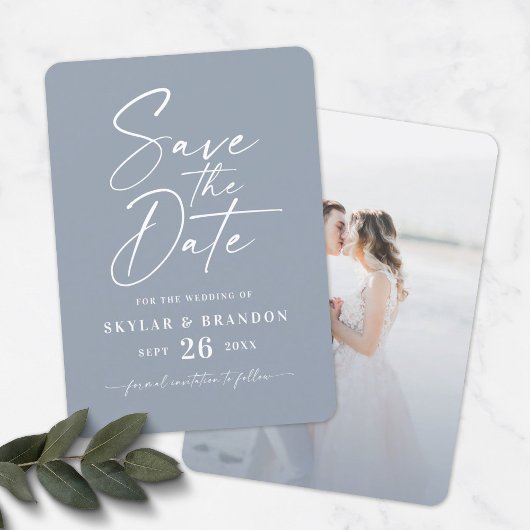 Eenvoudig Dusty Blue met script en fotobruiloft Save The Date