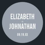 Eenvoudig Dusty Blue Typography Wedding Ronde Sticker<br><div class="desc">Eenvoudige Dusty Blue Typography Wedding stickers of zegels. Pas de aangepaste tekst hierboven aan. U kunt extra coördinerende punten in ons "Eenvoudige marine en Dusty Blue Typography Wedding" collectie vinden. ***GELIEVE OPMERKING: ALLE FORMULERING EN TEKST EN ACHTERGRONDKLEUR IS TOEGEDIEND. U kunt alle woorden veranderen en u kunt de tekstkleur ook...</div>