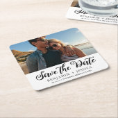 Eenvoudig één fotohuwelijk: sla de datum zwart op kartonnen onderzetters (Schuin)