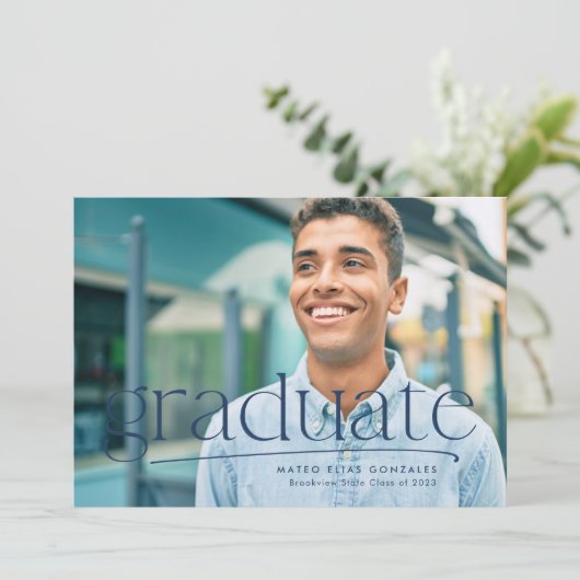 Eenvoudig, eenfotoblauw afstuderen aankondiging (Staand voorkant)