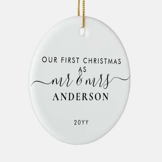 Eenvoudig Eerste Kerstfeest Gehuwd met Mr. en Mrs. Keramisch Ornament (Rechts)