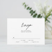 Eenvoudig Elegant Black en White Text Wedding RSVP Kaartje (Staand voorkant)