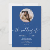 Eenvoudig elegant blauw wit fotoscript bruiloft kaart (Voorkant)