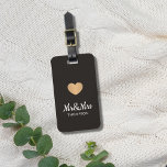 Eenvoudig Elegant Donker Faux Goud Hart Mr&Mrs Bagagelabel<br><div class="desc">Koel aanpasbaar bagagelabel met zwarte achtergrond / faux gouden hartvorm / Mr&Mrs tekst. U kunt uw namen en adres toevoegen.</div>