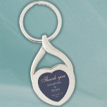 Eenvoudig elegant donkerblauwe bruiloft Dank u Sleutelhanger<br><div class="desc">Eenvoudige Elegante Donkerblauwe Bruiloft Dank u sleutelhanger. Deze elegante sleutelhanger in hartvorm is een geweldige huwelijksgunst voor uw gasten. Donkerblauwe achtergrond met tekst in een modern script. U kunt gemakkelijk alle tekst aanpassen - personaliseer het met de naam van de bruid, de naam van de bruidegom, de trouwdatum en andere...</div>