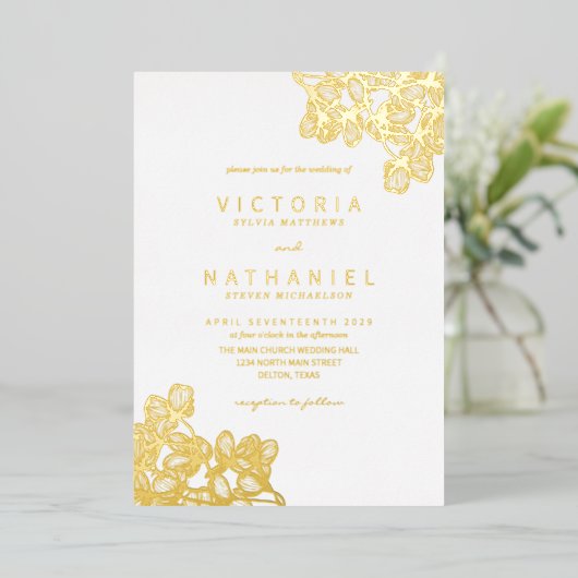 Eenvoudig Elegant Floral Summer Wedding Real Gold Folie Uitnodiging (Staand Voorkant)