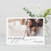 Eenvoudig Elegant Fotoscript QR Code Verloving Kaart (Staand voorkant)