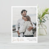 Eenvoudig Elegant Modern Goud Save the Date Foto Kaart (Staand voorkant)