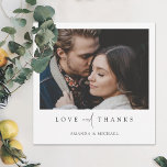 Eenvoudig Elegant Modern Photo Wedding Bedankkaart<br><div class="desc">Deze simpele chic custom foto bruiloft bedankt dat je kaart sjabloon een elegant, minimalistisch, modern design biedt. Controleer onze winkel ook voor een rechthoekige versie van dit ontwerp in verschillende tekstkleuren. De voorzijde kenmerkt uw eerste namen onder uw favoriete foto en een bericht van de "LOVE en van de BEDANKT...</div>