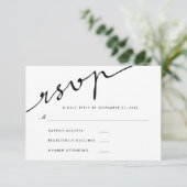 Eenvoudig Elegant RSVP Calligraphy Script Weduwen Kaartje (Staand voorkant)