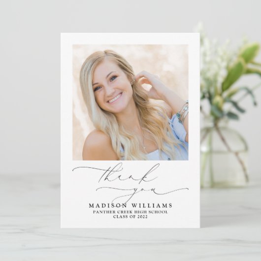 Eenvoudig Elegant Script 2 Foto Afstuderen Bedankkaart (Staand voorkant)