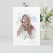 Eenvoudig Elegant Script Arch 2 Photo Afstuderen Bedankkaart (Staand voorkant)