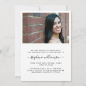 Eenvoudig Elegant Script Overlay Photo Afstuderen Aankondiging (Achterkant)