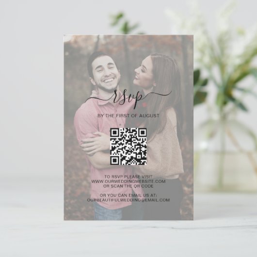 Eenvoudig Elegant Script QR Code Weduwschap met fo RSVP Kaartje (Staand voorkant)