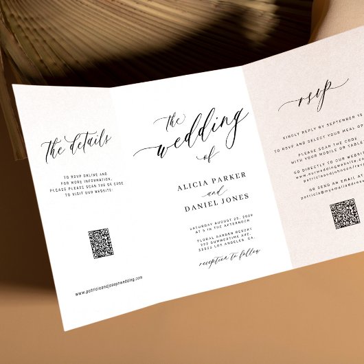 Eenvoudig elegant script RSVP QR witte bruiloft Drieluik Uitnodiging