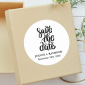 Eenvoudig Elegant Script Trouwkaart Save The Date Ronde Sticker