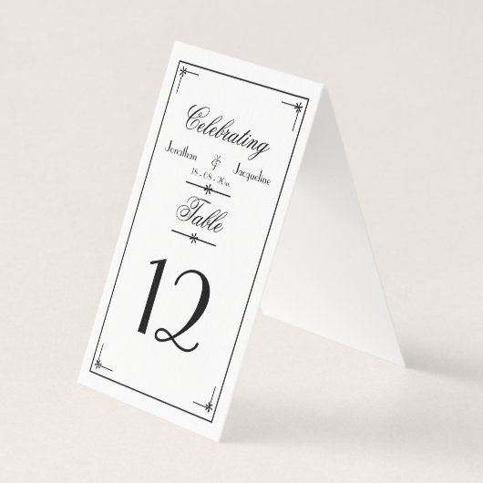 Eenvoudig Elegant Script W & B Bruiloft Tafelnumme Kaart (Achterkant)