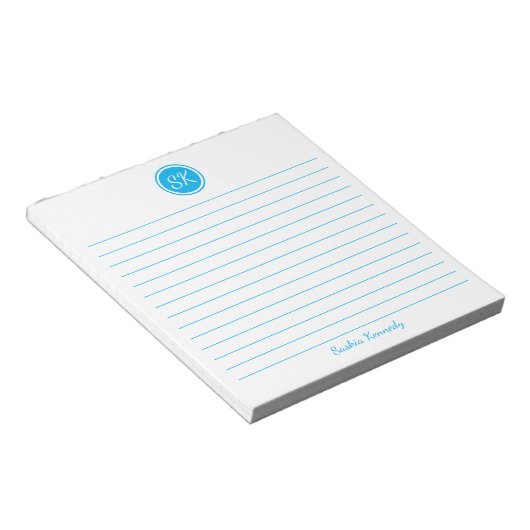 Eenvoudig Elegant Sky Blue Lined Monogram Name Notitieblok (Schuin)