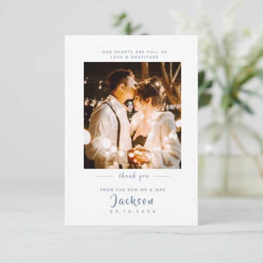 Eenvoudig elegant stoffig blauw met foto Weddensch Bedankkaart (Staand voorkant)