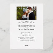 Eenvoudig Elegant Weddenschap Sla de datum foto op Folie Uitnodiging (Achterkant)