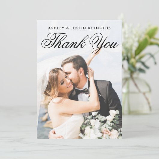 Eenvoudig Elegant Zwart Script Aangepaste foto bru Bedankkaart (Staand voorkant)