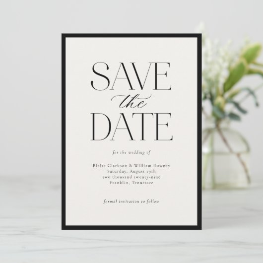 Eenvoudig Elegant Zwart Wit Kalligrafie Script Save The Date (Staand voorkant)