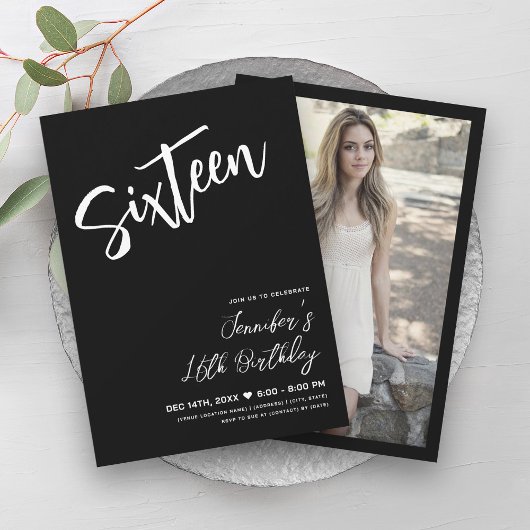 Eenvoudig Elegant Zwart Wit Sweet 16 Script Kaart