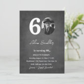 Eenvoudig en elegant 60ste verjaardagsfeest grijs kaart (Staand voorkant)