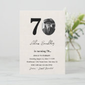 Eenvoudig en elegant 70ste verjaardagsfeest Canva Kaart (Staand voorkant)