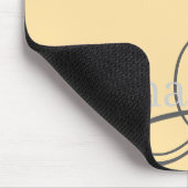 Eenvoudig en elegant beige monogram en naam muismat (Hoek)