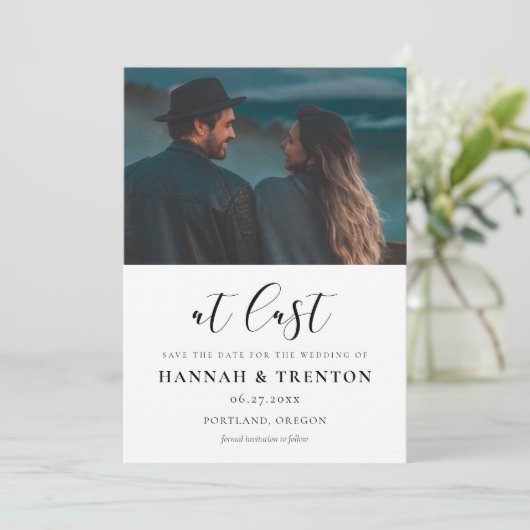 Eenvoudig en elegant ontwerp Eindelijk foto Save The Date (Staand voorkant)