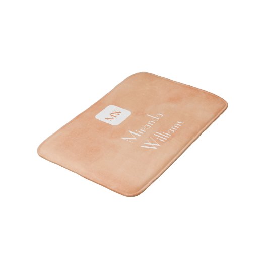 Eenvoudig en grafisch Oranje monogram met naam Badmat (Gekanteld)