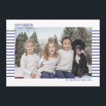 Eenvoudig en modern blauw en witte gestreept hanuk feestdagenkaart<br><div class="desc">Stijlvolle en leuke fotokaarten zijn perfect voor al je vrienden en familie in dit vakantiejaar. Pas de tekst "happy hanukkah" aan met je eigen groet en verander de familienaam en het jaar en verwissel het afbeelding voor een foto van je kinderen, huisdier of het hele gezin. Het ontwerp kenmerkt een...</div>