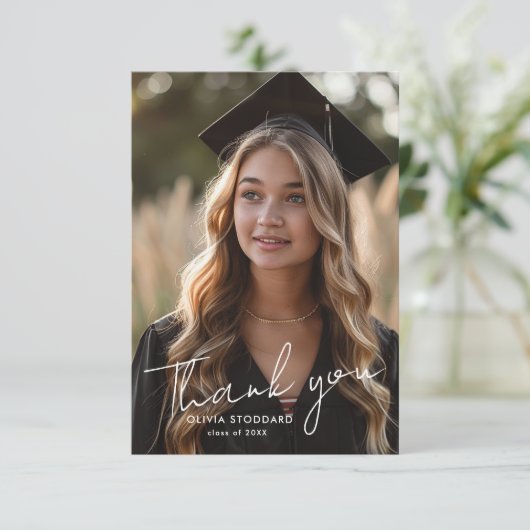 Eenvoudig en modern foto Afstuderen dank u Bedankkaart (Staand voorkant)