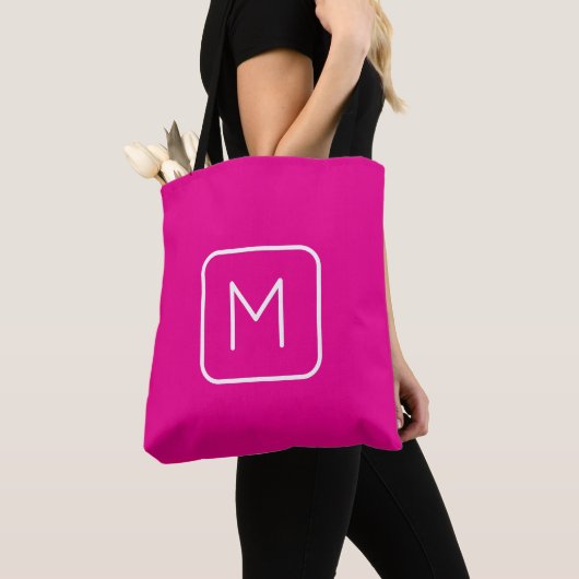 Eenvoudig en modern monogram Initiaal | Roze en wi Tote Bag (Dichtbij)