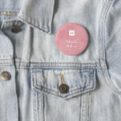 Eenvoudig en zwart-wit roze monogram met naam ronde button 5,7 cm (In situ)