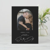 Eenvoudig foto elegant script zwarte bruiloft save the date (Staand voorkant)