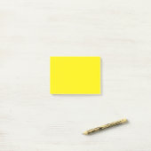 Eenvoudig geel post-it® notes (Op bureau)