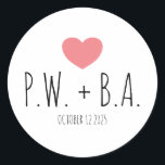 Eenvoudig gemonogrammeerd Heart Wedding Ronde Sticker<br><div class="desc">Deze ronde bruiloft sticker heeft een minimalistisch ontwerp met gedurfde initialen, een zacht roze hart en een eenvoudige trouwdatum in strakke, speelse lettertypen. Perfect voor het afdichten van gunstzakken, enveloppen of decor met een persoonlijke touch. De moderne zwart-wit lay-out met een pop blush maakt het ideaal voor casual, leuke koppels....</div>