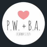 Eenvoudig gemonogrammeerd Heart Wedding Ronde Sticker<br><div class="desc">Deze ronde bruiloft sticker heeft een minimalistisch ontwerp met gedurfde initialen, een zacht roze hart en een eenvoudige trouwdatum in strakke, speelse lettertypen. Perfect voor het afdichten van gunstzakken, enveloppen of decor met een persoonlijke touch. De moderne zwart-wit lay-out met een pop blush maakt het ideaal voor casual, leuke koppels....</div>
