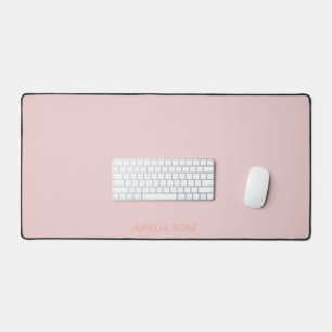 Eenvoudig gepersonaliseerd kwartsroze op roze bureaumat