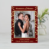 Eenvoudig getrouwd en vrolijk Pas getrouwd kerst f Folie Feestdagenkaart (Staand Voorkant)