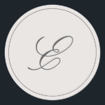 Eenvoudig grijs monogram Elegant Wedding Ronde Sticker<br><div class="desc">Elegant bruiloft sticker met je monogram in script op een neutrale grijze achtergrond. De achtergrondkleur kan worden gewijzigd in elke gewenste kleur. Deze trouwstickers maken perfecte envelopzegels en voegen een mooie aanraking aan uw enveloppen toe.</div>