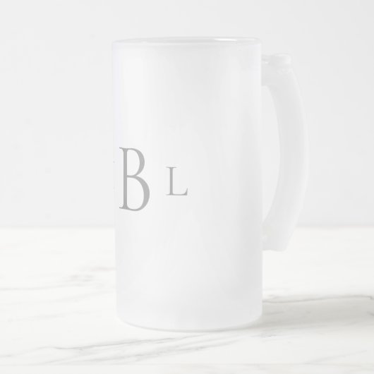 Eenvoudig grijs monogram huwelijk matglas bierpul (Voorkant rechts)
