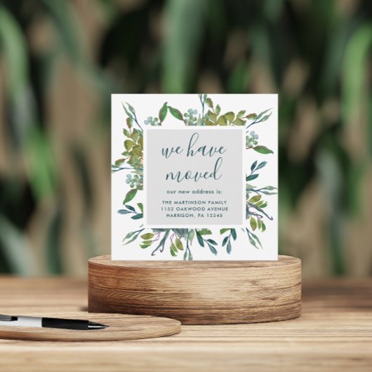 Eenvoudig groen gebladerte Nieuw adres We zijn ver Aankondiging