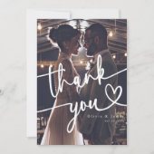 Eenvoudig handgeschreven script hart bruiloft foto bedankkaart (Voorkant)
